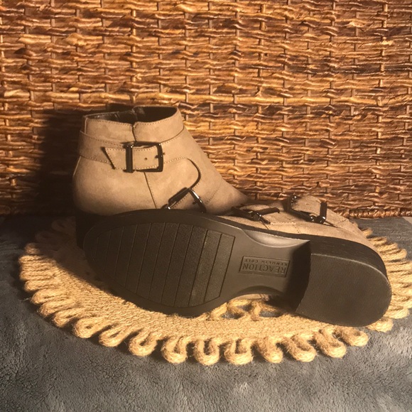 🌸🌼🌺 Reactio Kenneth Cole Booties 🌸🌼🌺 - Picture 3 of 6